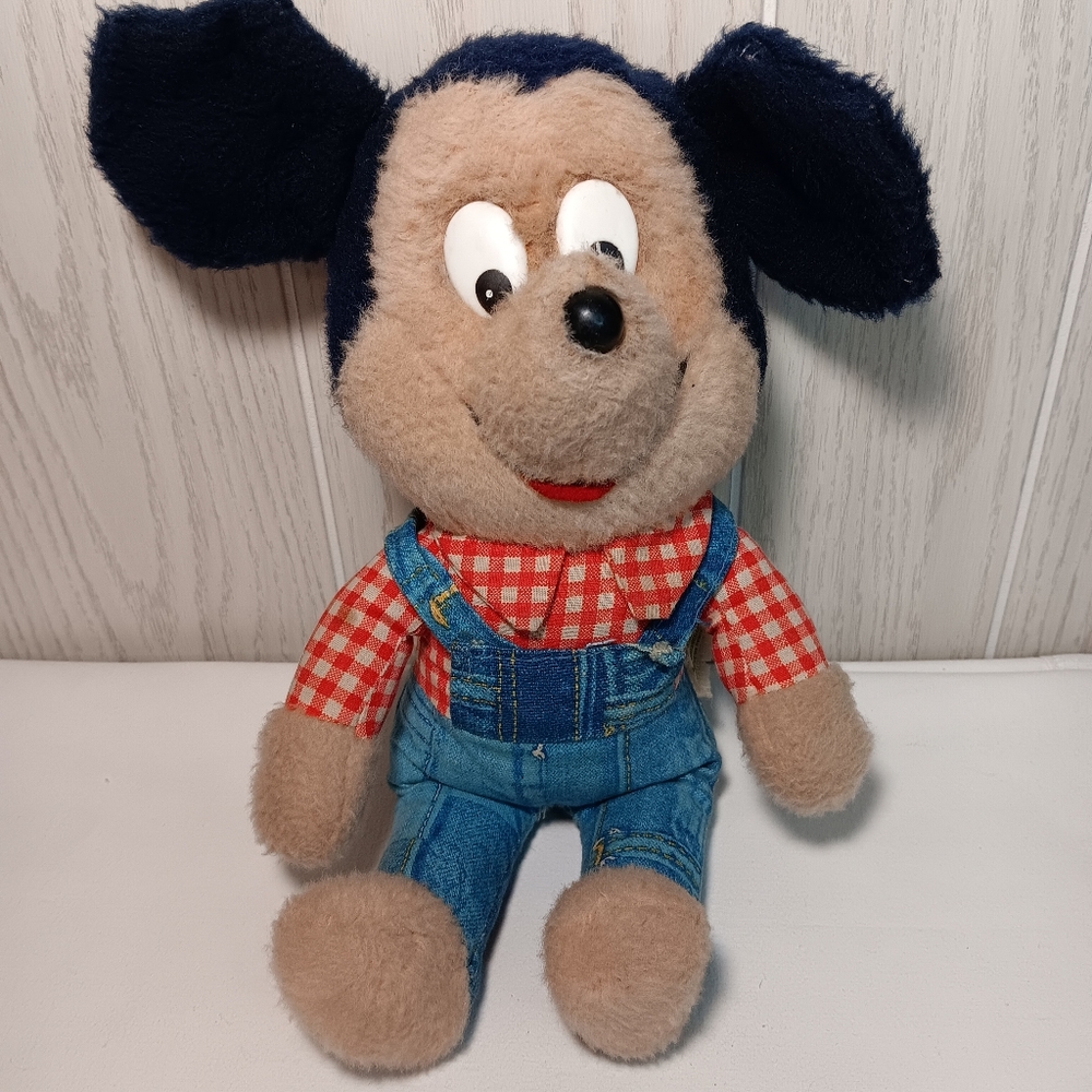 Vintage Walt Disney Mickey Mouse 1976 knickerbocker plush stuffed mickey.
